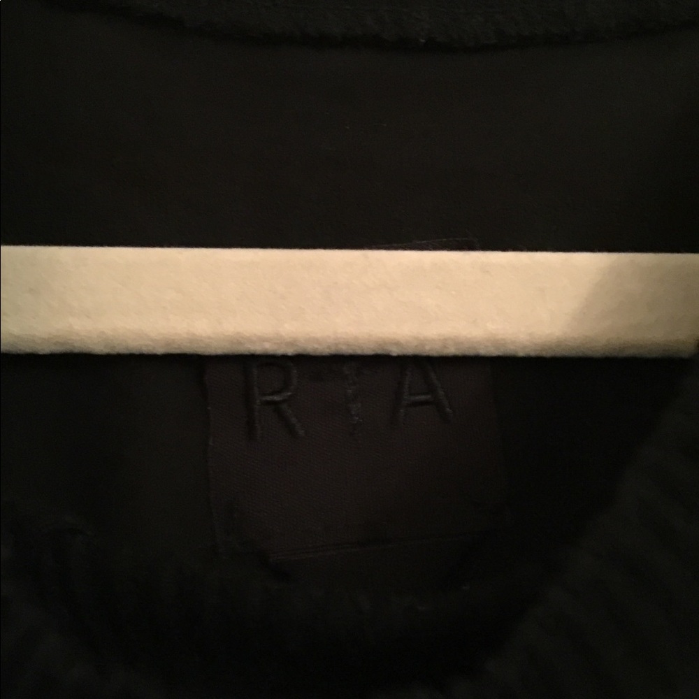 Beautiful R + A silk top - Picture 3 of 6